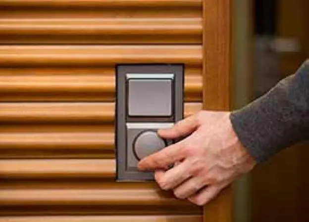 Lichtschalter mit Hand